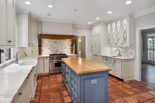 1011 Byrnwyck Rd, Atlanta GA  30319-1665 exterior