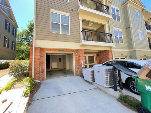 6462 Chariot St, Atlanta GA  30328-4298 exterior