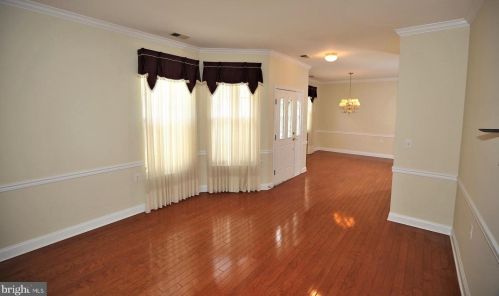 6 Hummingbird Dr, Trenton NJ  08690-3557 exterior