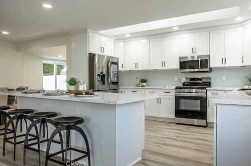 8212 Munster Dr, Huntington Beach CA  92646-5025 exterior