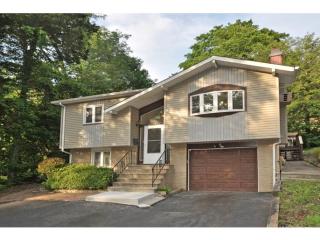 33 Laurel Dr, Wayne, NJ 07470-4403