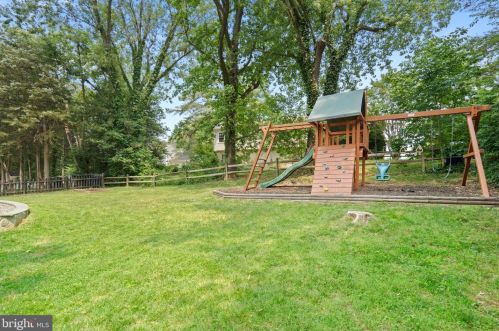 5637 Fort Corloran Dr, Springfield VA  22015-2114 exterior