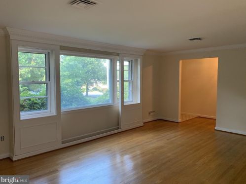 4726 33rd St, Arlington VA  22207-4203 exterior