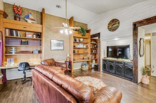 7026 Christina Ln, Garland TX 75043-6619 exterior