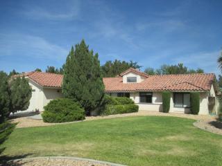 904 Carolyn St, Ridgecrest, CA 93555-3059