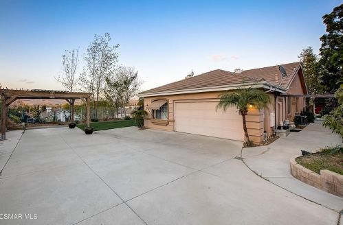 1267 Fitzgerald Rd, Simi Valley CA 93065-4480 exterior