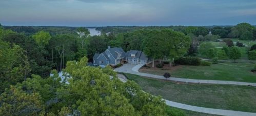 146 Yorkshores Dr, Hartwell, GA 30643-6461
