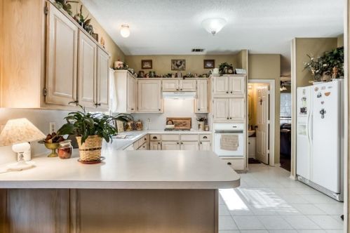 2210 Meadowstone Dr, Carrollton TX 75006-2642 exterior