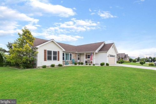 316 Puma Dr, Hanover PA 17331-7795 exterior