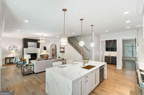 2731 Arden Rd, Atlanta GA  30305-1913 exterior