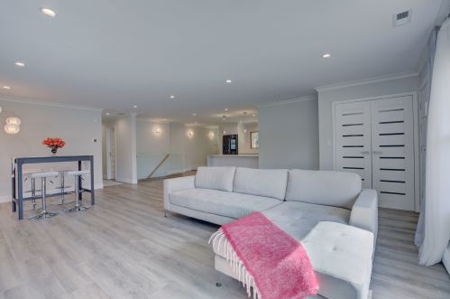 6906 Jarvis Ave, Niles IL  60714-4016 exterior