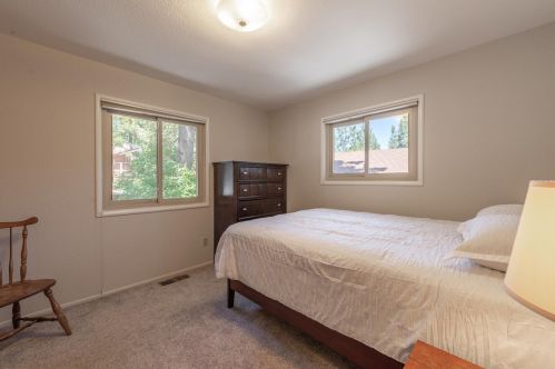 11553 Ridge Rd, Truckee CA  96161-4920 exterior