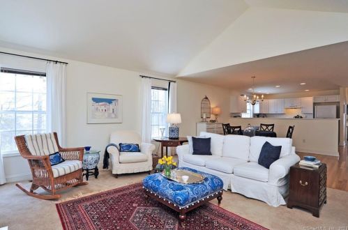 182 Julia Ct, Sandy Hook CT  06482-1710 exterior