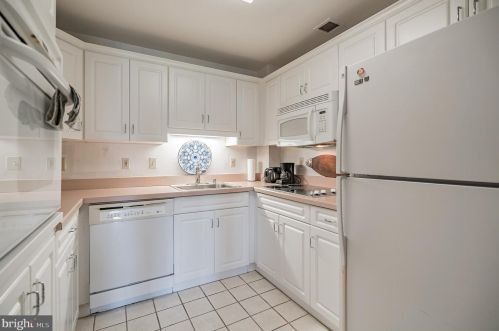 2300 Windrow Dr, Princeton NJ 08540-5020 exterior