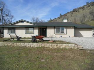 25801 Cumberland Rd, Tehachapi, CA 93561-9228