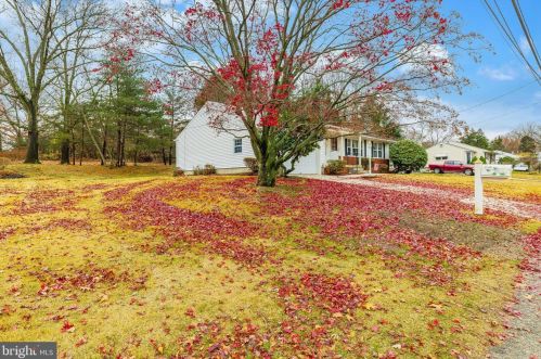48 Gravers Ln, Blenheim, NJ 08012-5201