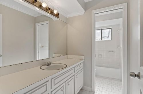 325 Hunters Gln Ct, Atlanta GA  30328-1710 exterior