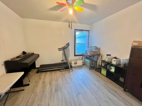 1122 Bradbury Cir, Carol Stream IL  60188-3903 exterior