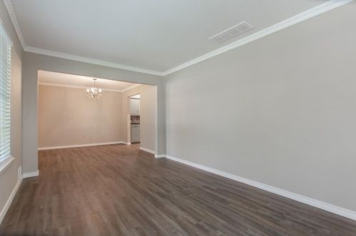 9922 Fieldcrest Dr, Dallas TX  75238-1836 exterior