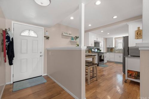10191 Delano Dr, Cypress, CA 90630-4121