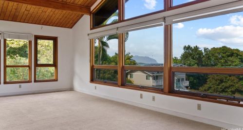 44111 Kahinani Way, Kaneohe, HI 96744-2570