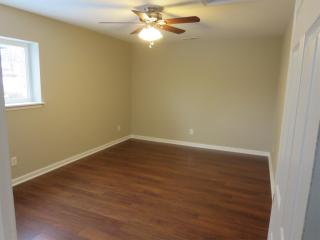 1423 Hillcrest Dr, Manhattan KS  66502-3431 exterior