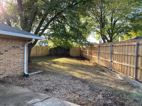 2119 Brentwood Ln, Carrollton TX  75006-1800 exterior