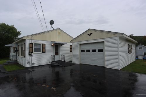 121 Dow Ave, Lewiston, ME 04240-3414