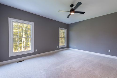 25 Arbor Xing, East Lyme, CT 06333-1170