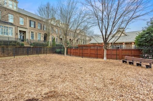 5568 High Point Rd, Atlanta GA  30342-5039 exterior