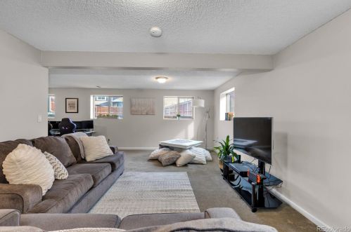 2572 Pagosa Way, Aurora CO 80011-4930 exterior