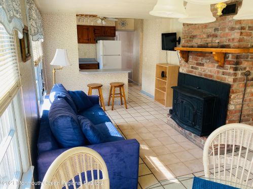 869 Lincoln St, Tinton Falls, NJ 07701-5715