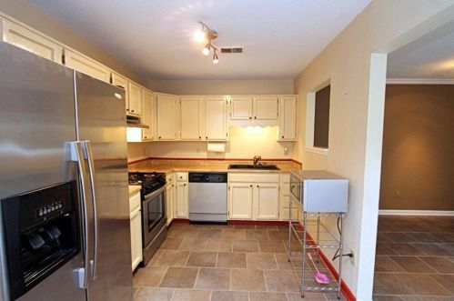 655 Coventry Township Ln, Marietta, GA 30062-3241