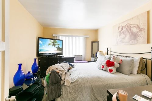 438 Ivy St, Glendale CA  91204-1272 exterior