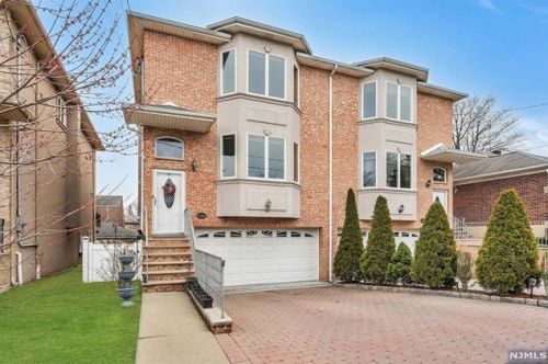 458 10th St, Fairview, NJ 07022-1122