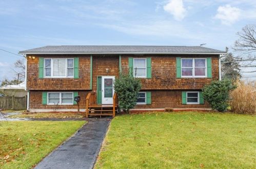 117 Wriston Ave, Warwick, RI 02888-1919