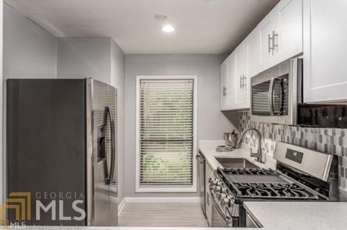 1702 Cumberland Ct, Smyrna GA  30080-8660 exterior