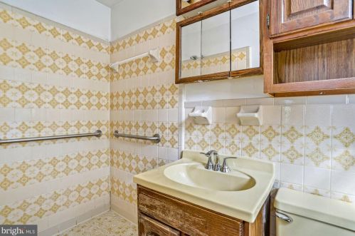 7301 Lackawanna Dr, Springfield VA  22150-4418 exterior