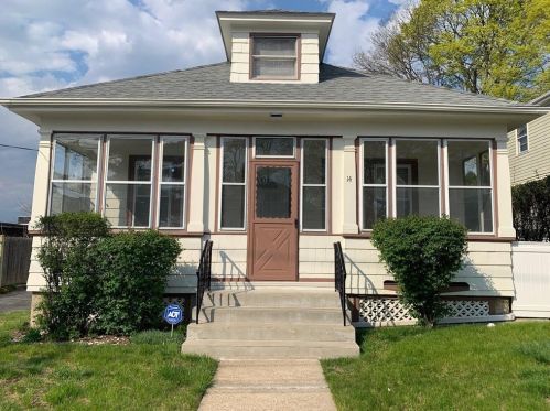 14 5th St, Providence, RI 02906-2813