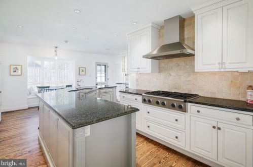 1023 Washington Ave, Tavistock NJ 08033-3605 exterior