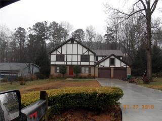 1569 Rangewood Dr, Lilburn, GA 30047-4514