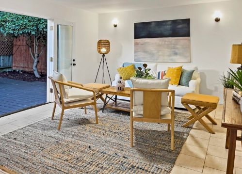1455 Sterling Ave, Carpinteria, CA 93013-1735