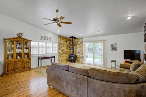 1235 Riv Blf Dr, Valley Home CA 95361-2655 exterior