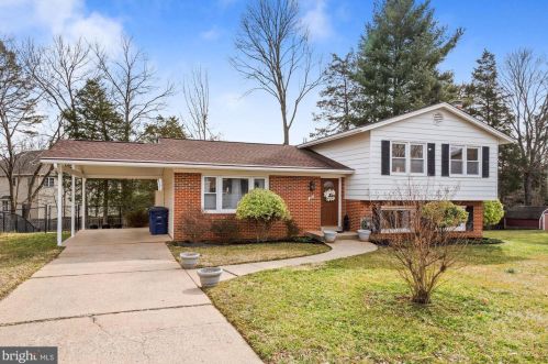 902 Longview Ct, Herndon, VA 20170-3320