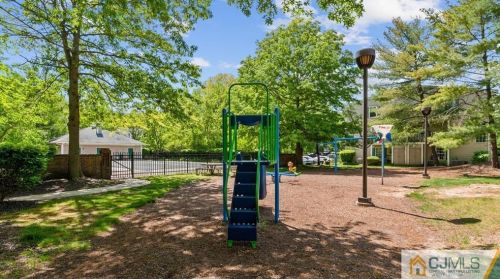 16 Willow Ct, Trenton NJ 08619-4626 exterior