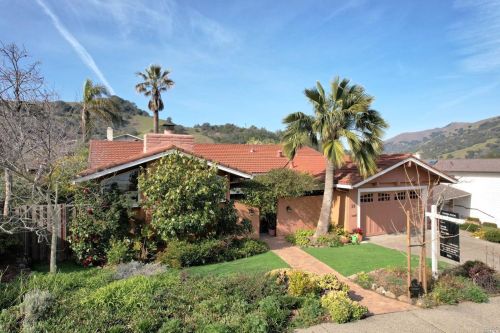 28 Tan Oak Cir, San Rafael, CA 94903-1726
