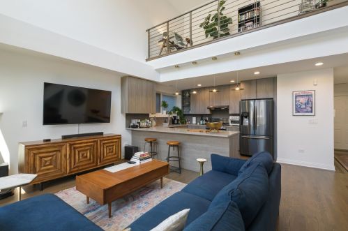 2027 Race Ave, Chicago, IL 60612-1507
