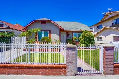 6611 72nd St, Paramount, CA 90723-4705