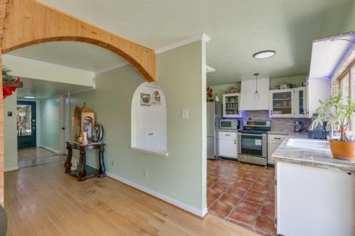 2610 Ashglen Dr, Garland TX  75043-5914 exterior