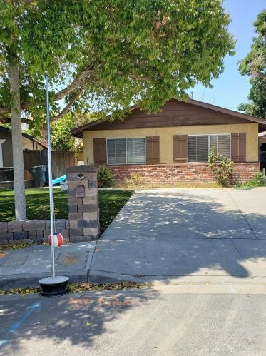 7428 Brunei Ct, Lemon Grove, CA 91945-3109
